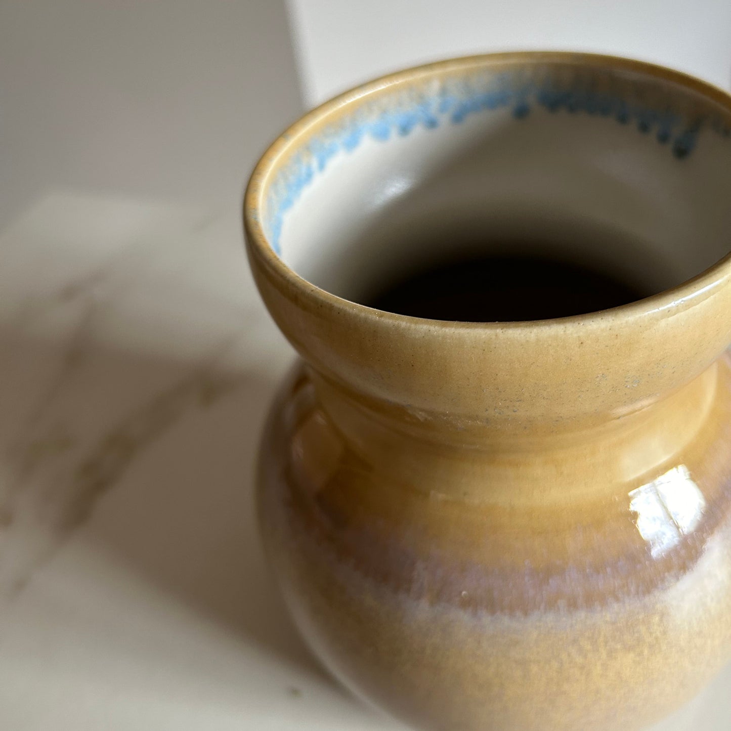 MILA, vase