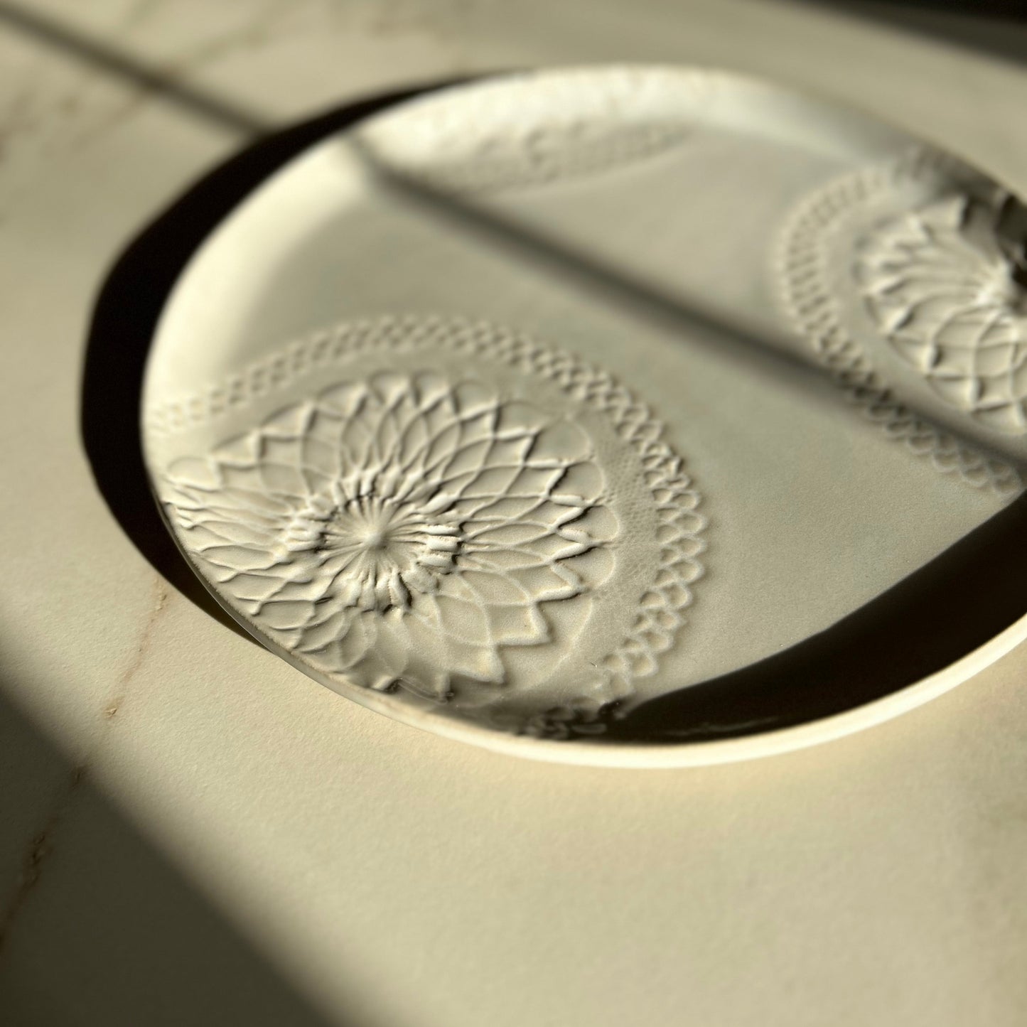 DENTELLE, plat de présentation 32cm