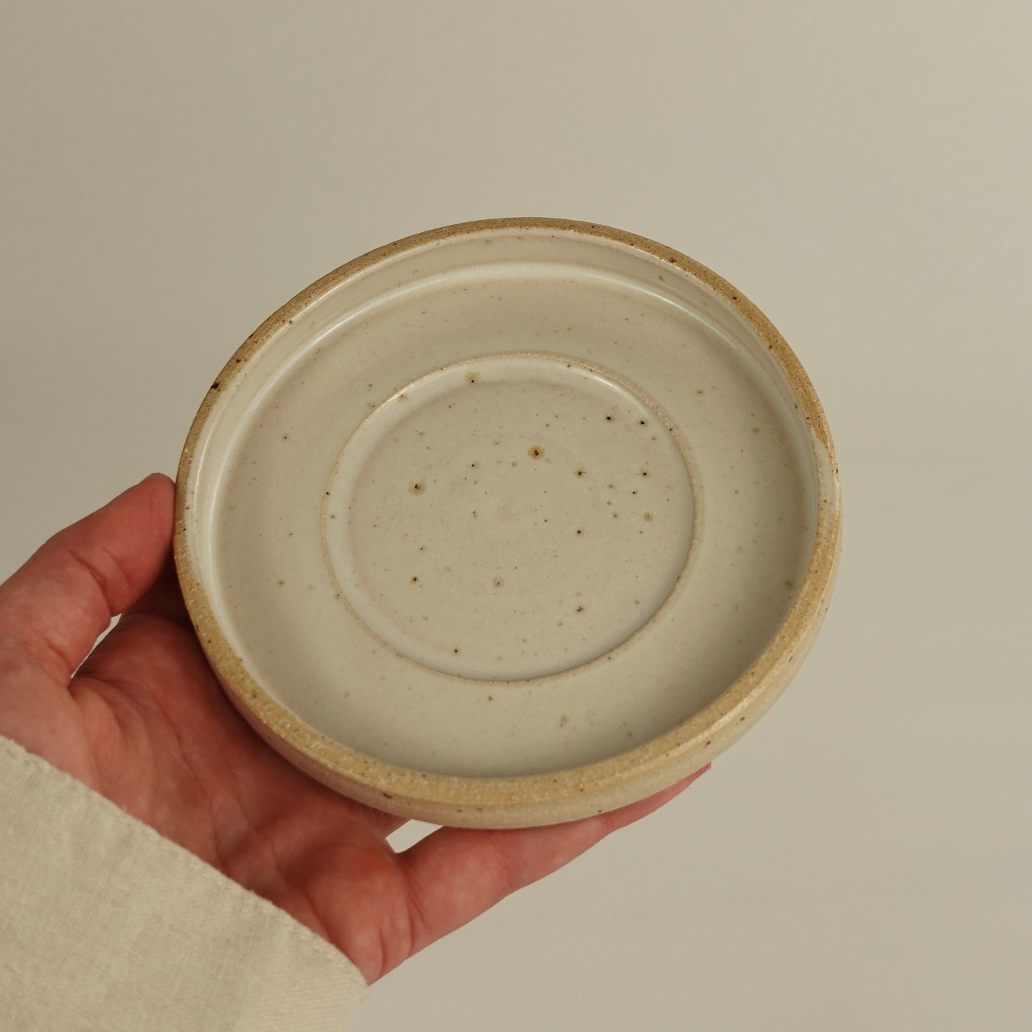 RIVAGE, yellow saucer
