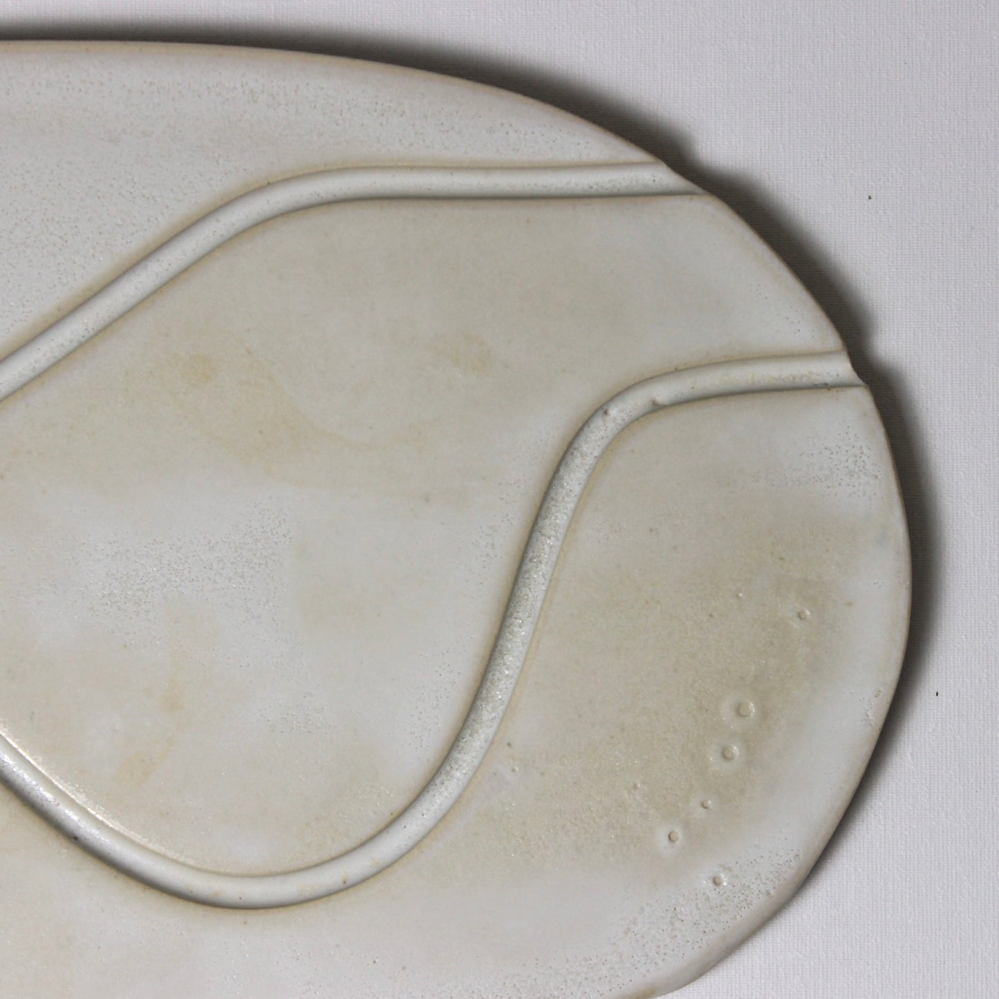 ESQUISSE, plat de présentation ovale blanc