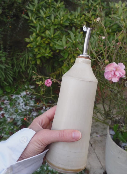 Bouteille d'huile beige